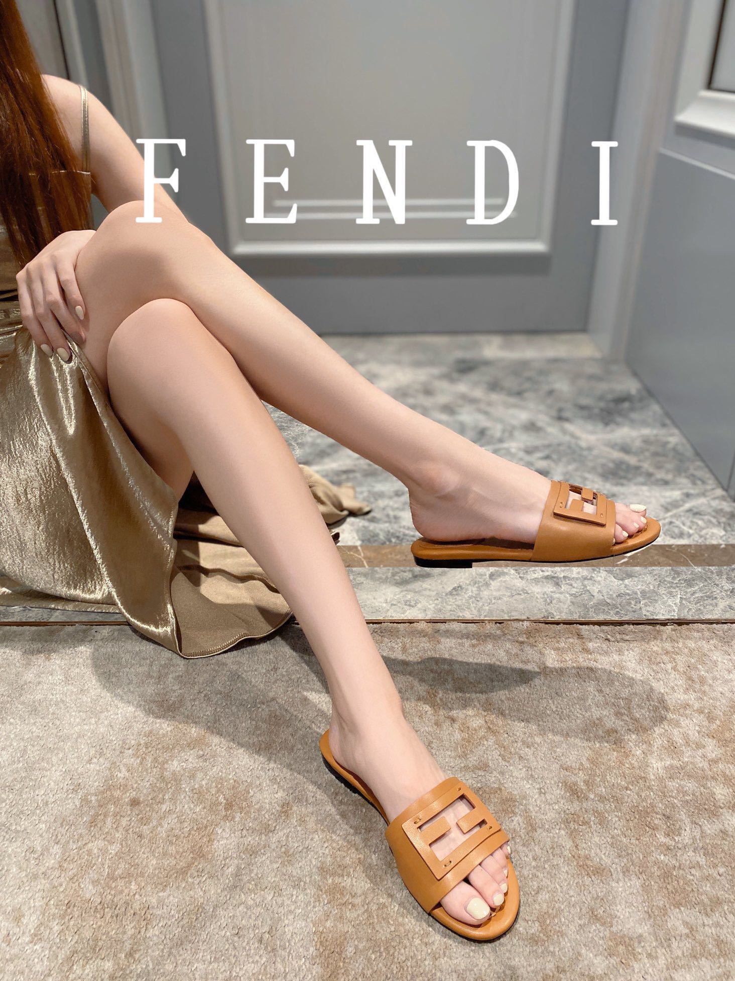 FENDI BAGUETTE SLIDES IN COPPER BROWN LAMBSKIN