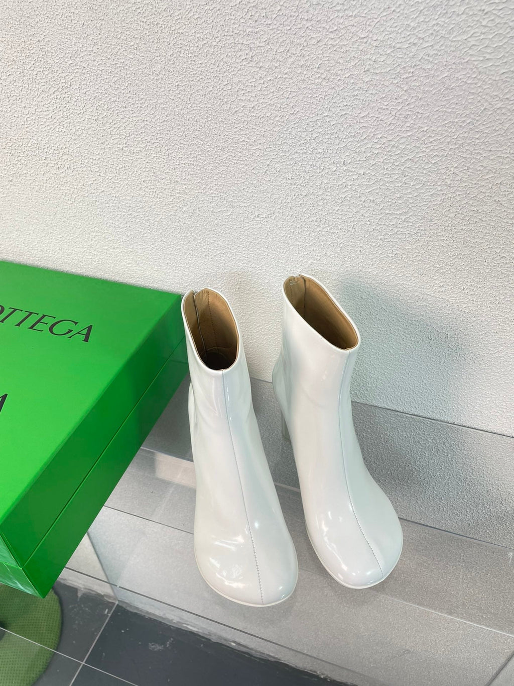 BOTTEGA VENETA ATOMIC ANKLE BOOT IN WHITE CALFSKIN 75 MM