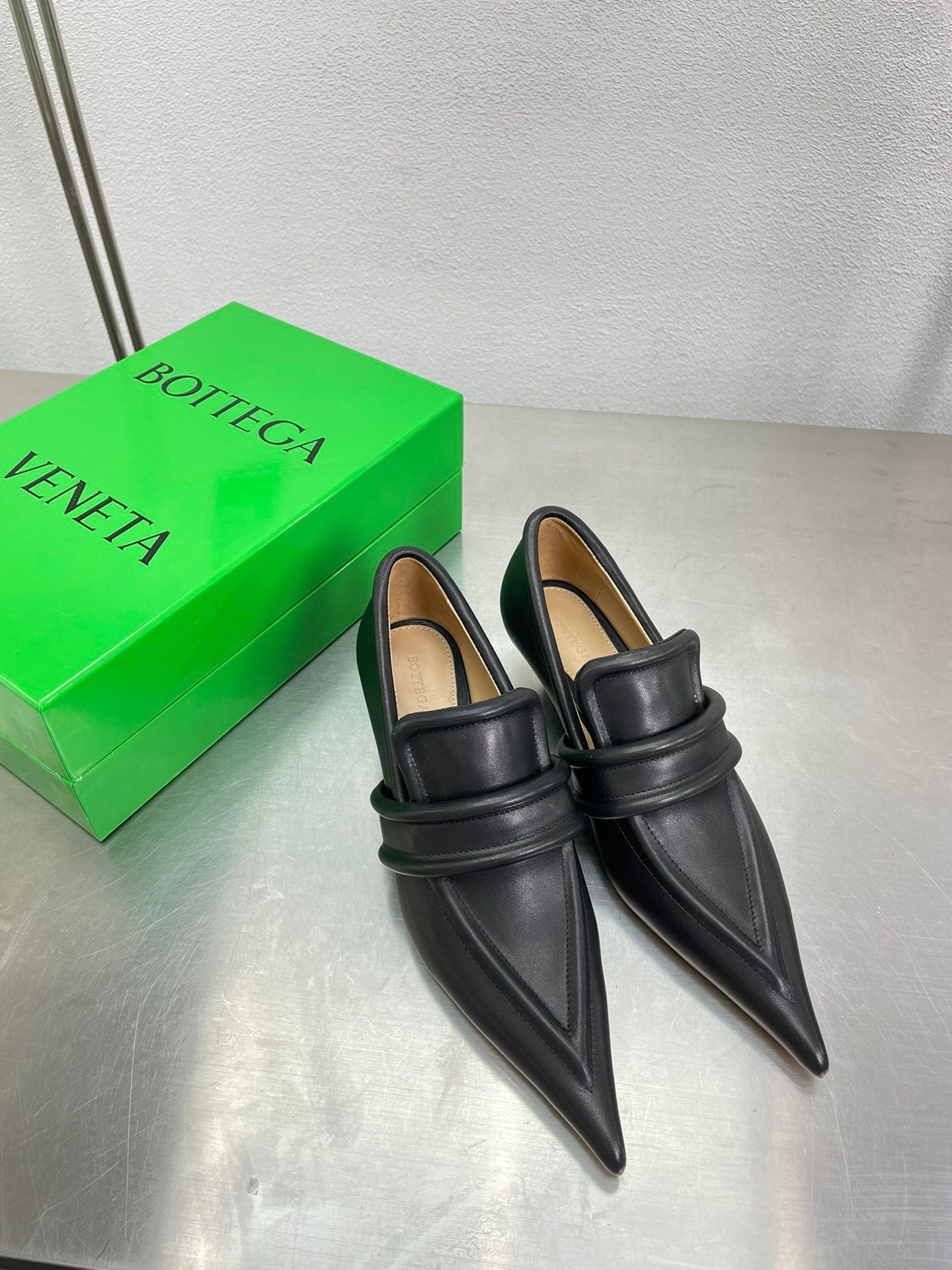 BOTTEGA VENETA HIGH PUMP 35 MM IN BLACK CALFSKIN