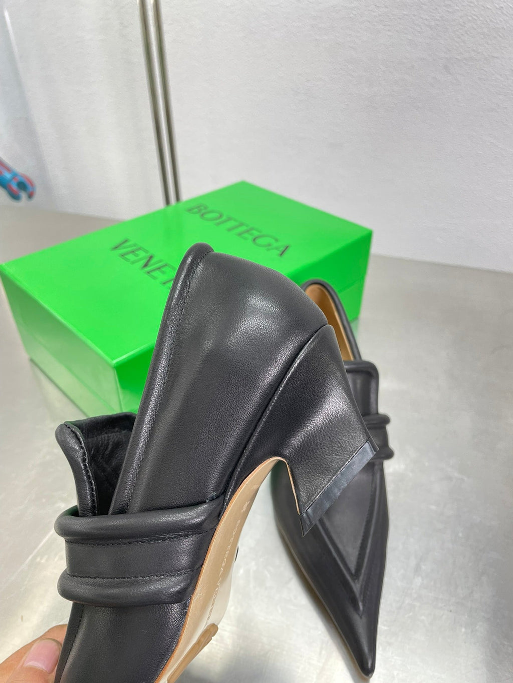 BOTTEGA VENETA HIGH PUMP 35 MM IN BLACK CALFSKIN