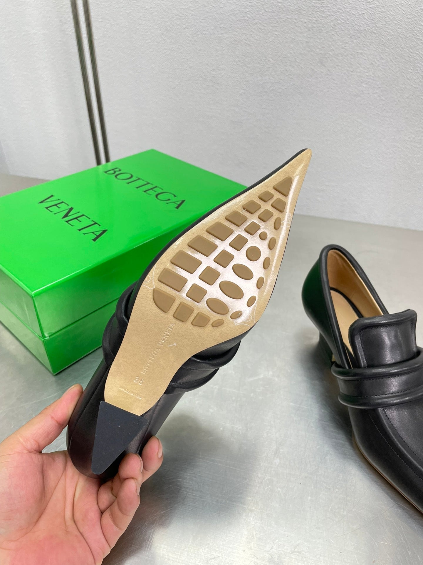 BOTTEGA VENETA HIGH PUMP 35 MM IN BLACK CALFSKIN