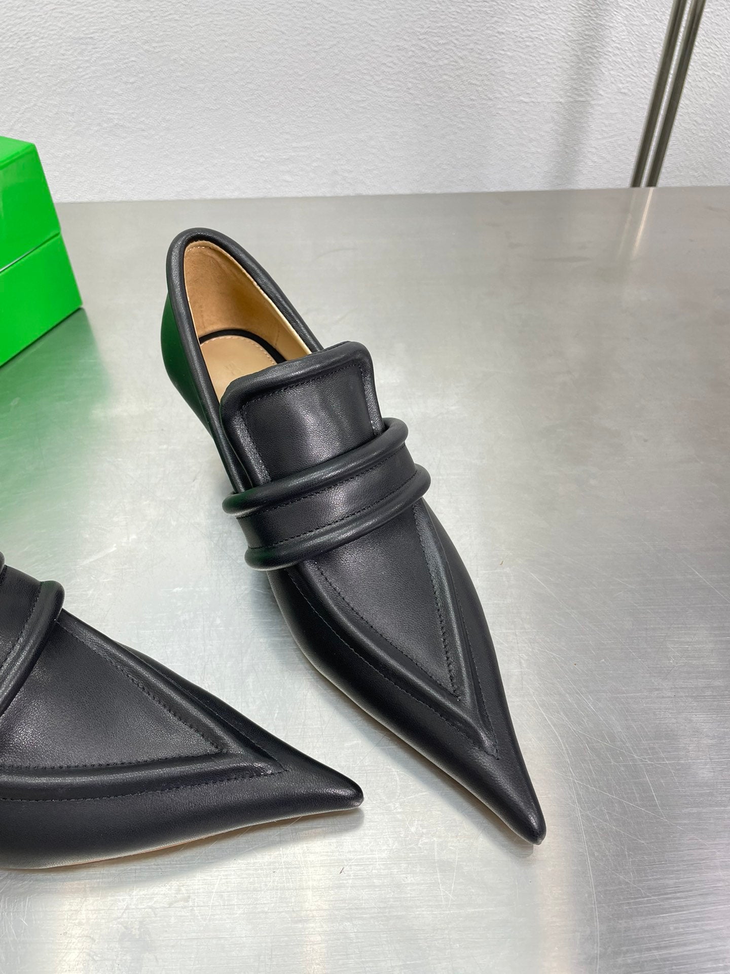 BOTTEGA VENETA HIGH PUMP 35 MM IN BLACK CALFSKIN