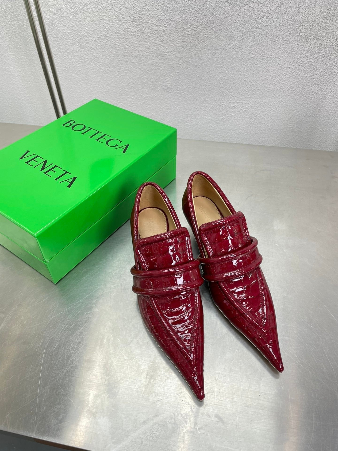 BOTTEGA VENETA HIGH PUMP 35 MM IN SCARLET RED PATENT CALFSKIN