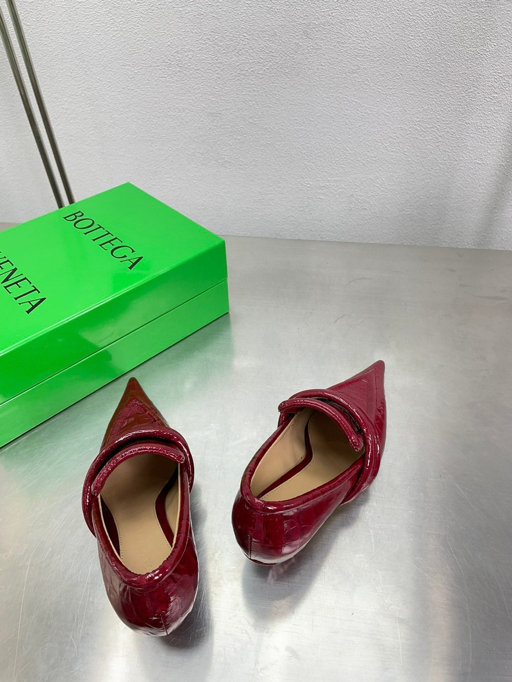 BOTTEGA VENETA HIGH PUMP 35 MM IN SCARLET RED PATENT CALFSKIN