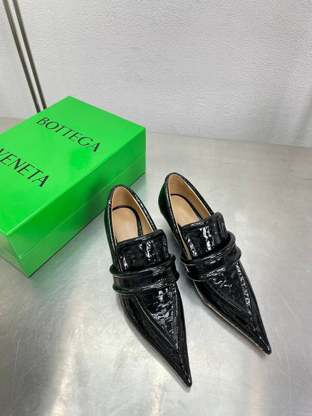 BOTTEGA VENETA HIGH PUMP 35 MM IN BLACK PATENT CALFSKIN