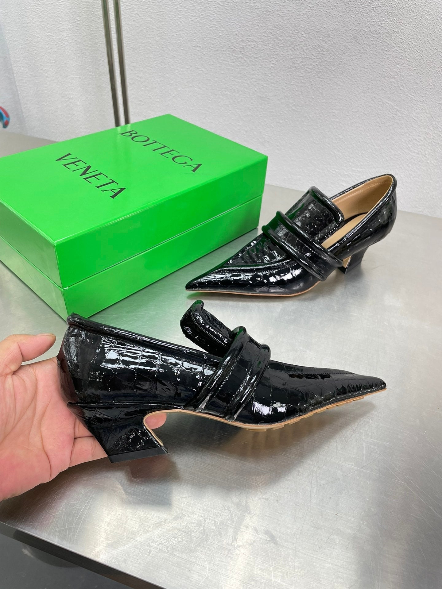 BOTTEGA VENETA HIGH PUMP 35 MM IN BLACK PATENT CALFSKIN