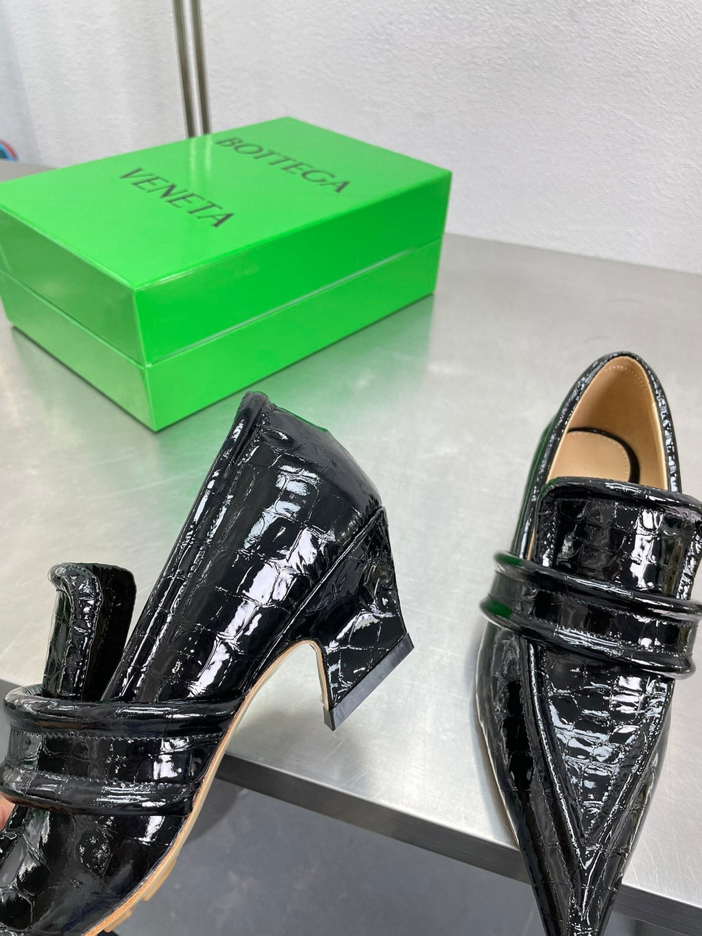 BOTTEGA VENETA HIGH PUMP 35 MM IN BLACK PATENT CALFSKIN