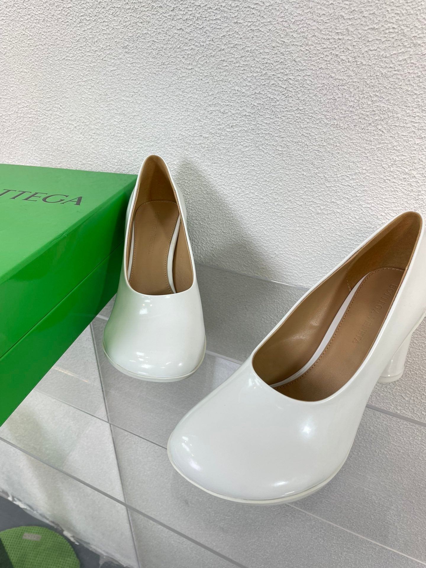 BOTTEGA VENETA ATOMIC HIGH PUMP 9 CM IN WHITE CALFSKIN