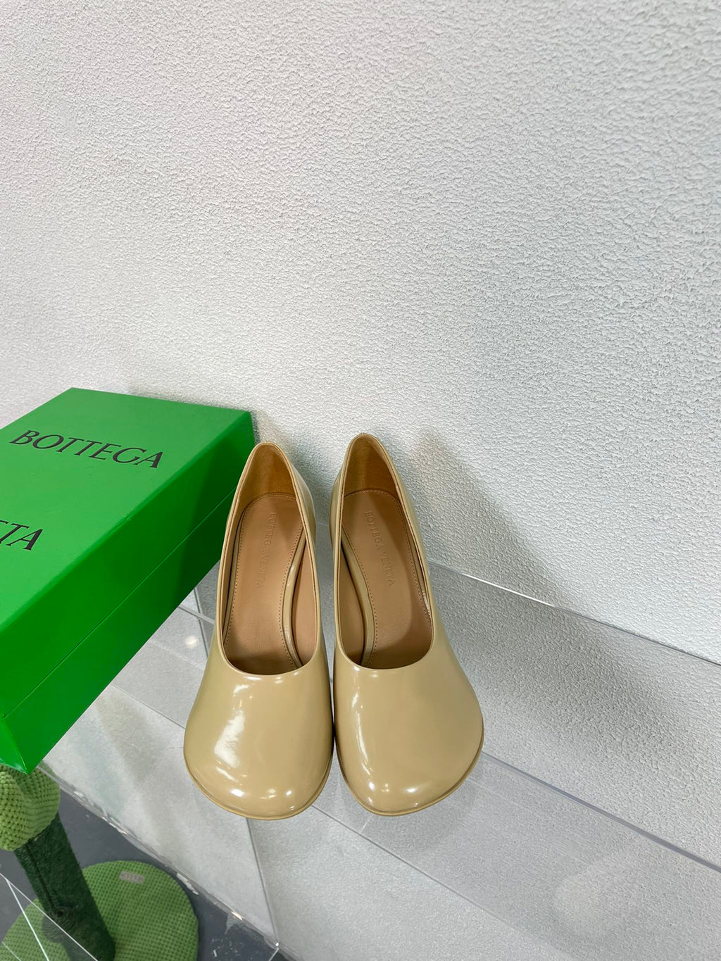 BOTTEGA VENETA ATOMIC HIGH PUMP 9 CM IN BISQUE BEIGE CALFSKIN