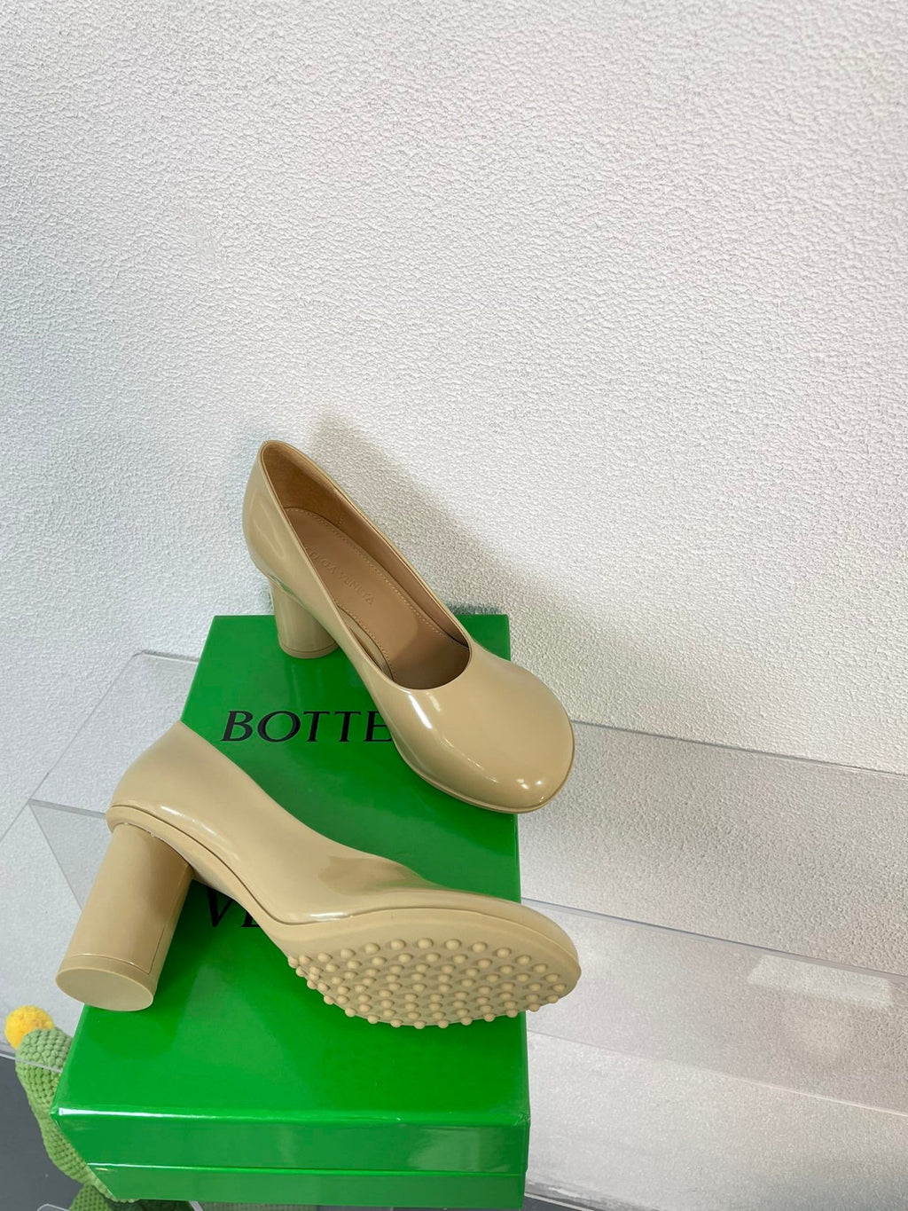 BOTTEGA VENETA ATOMIC HIGH PUMP 9 CM IN BISQUE BEIGE CALFSKIN