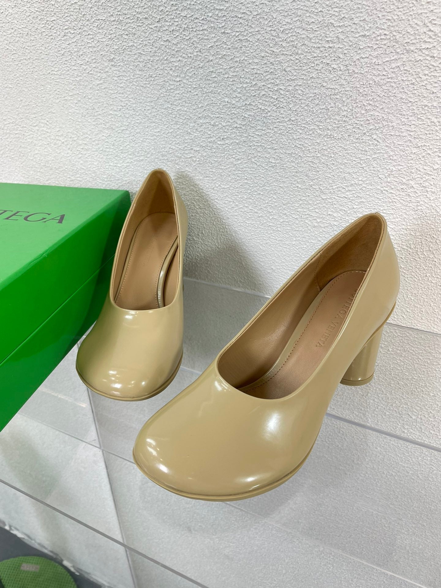 BOTTEGA VENETA ATOMIC HIGH PUMP 9 CM IN BISQUE BEIGE CALFSKIN