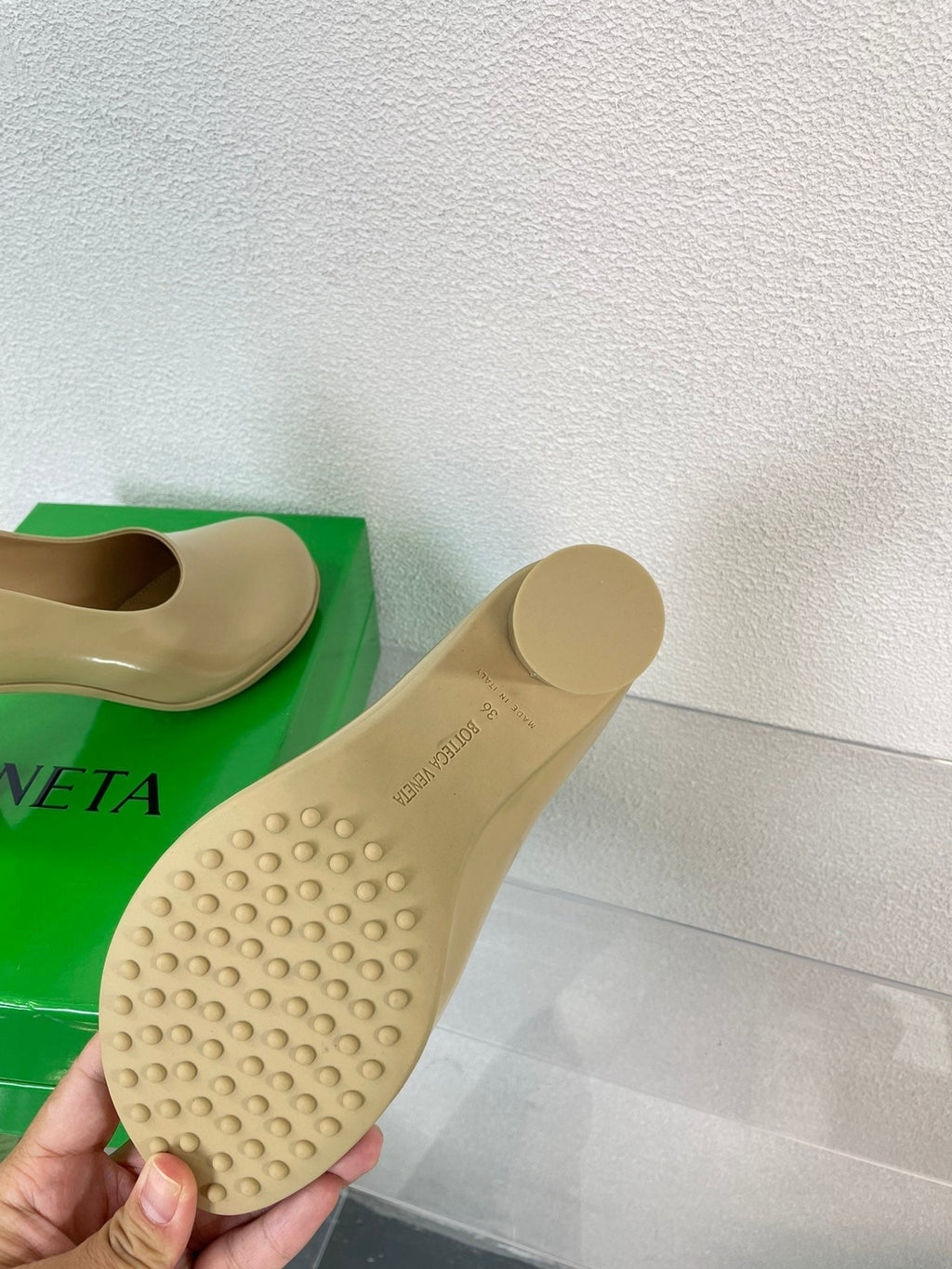 BOTTEGA VENETA ATOMIC HIGH PUMP 9 CM IN BISQUE BEIGE CALFSKIN
