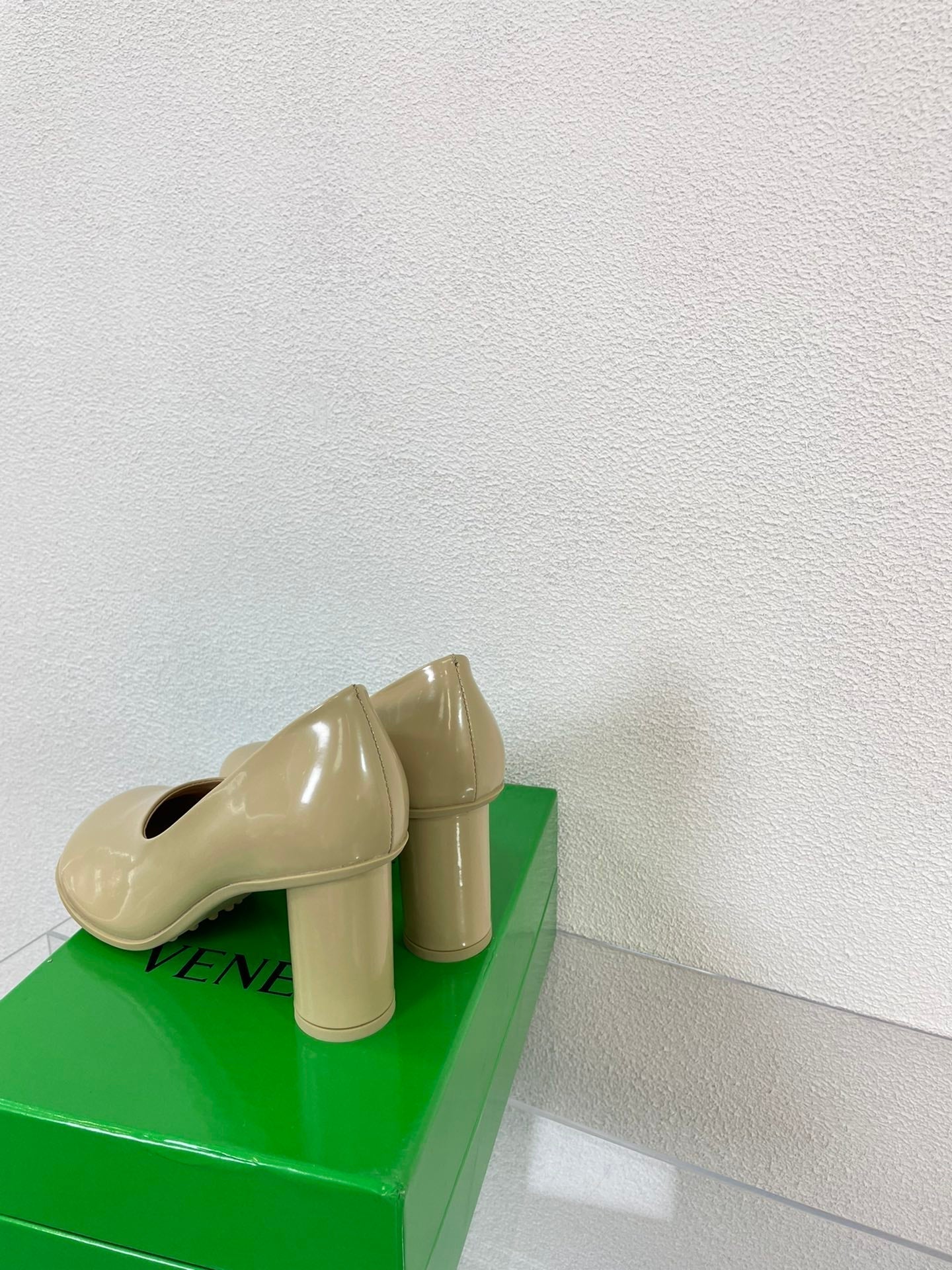 BOTTEGA VENETA ATOMIC HIGH PUMP 9 CM IN BISQUE BEIGE CALFSKIN