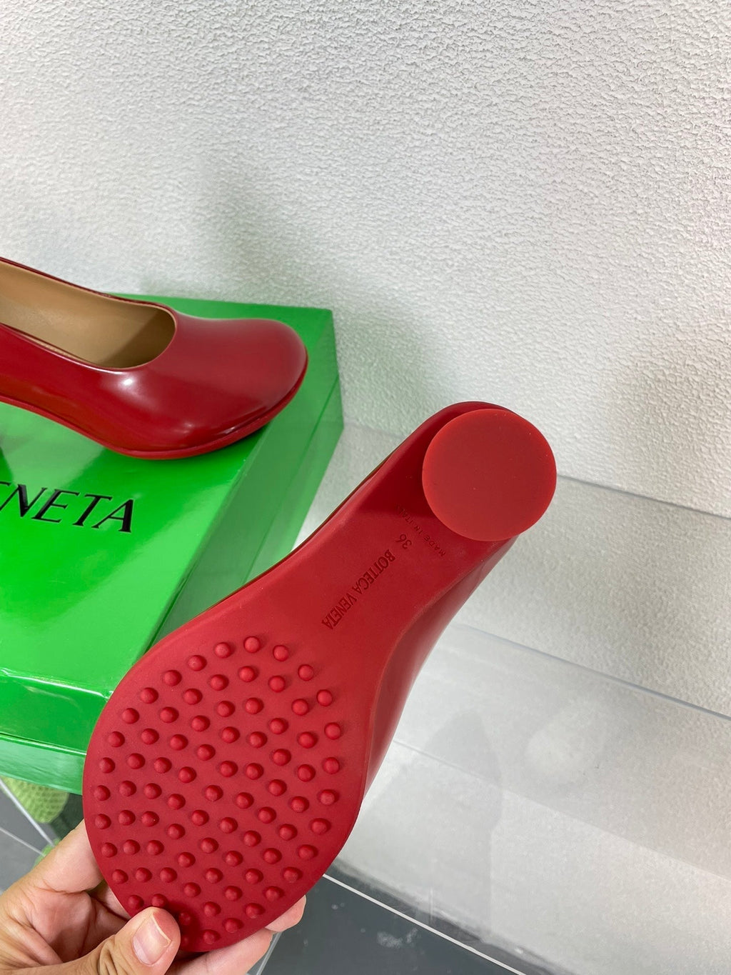 BOTTEGA VENETA ATOMIC HIGH PUMP 9 CM IN RUBY RED CALFSKIN