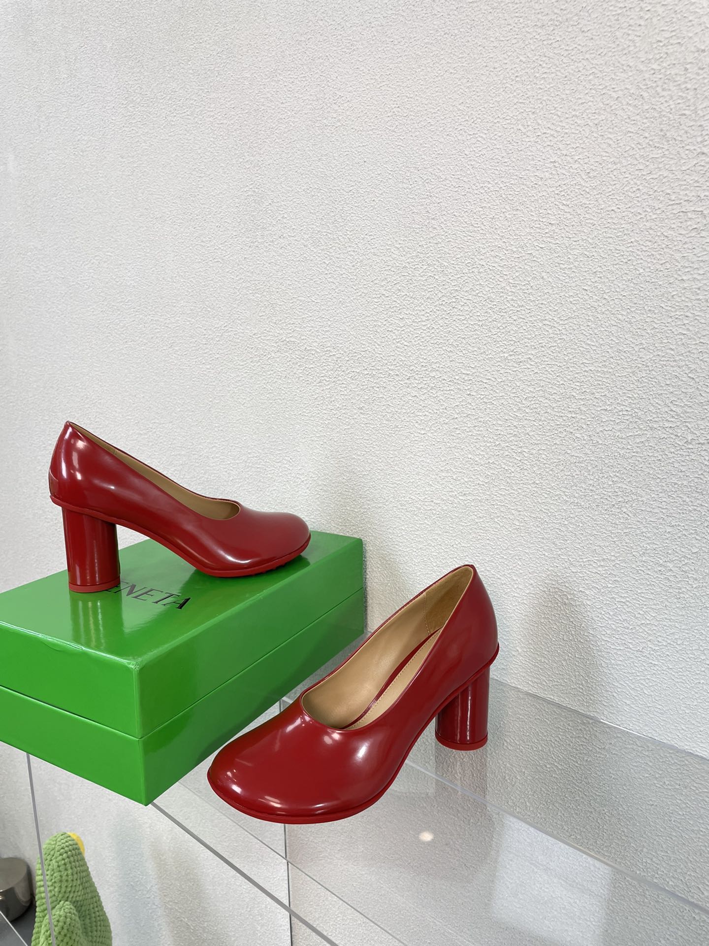 BOTTEGA VENETA ATOMIC HIGH PUMP 9 CM IN RUBY RED CALFSKIN