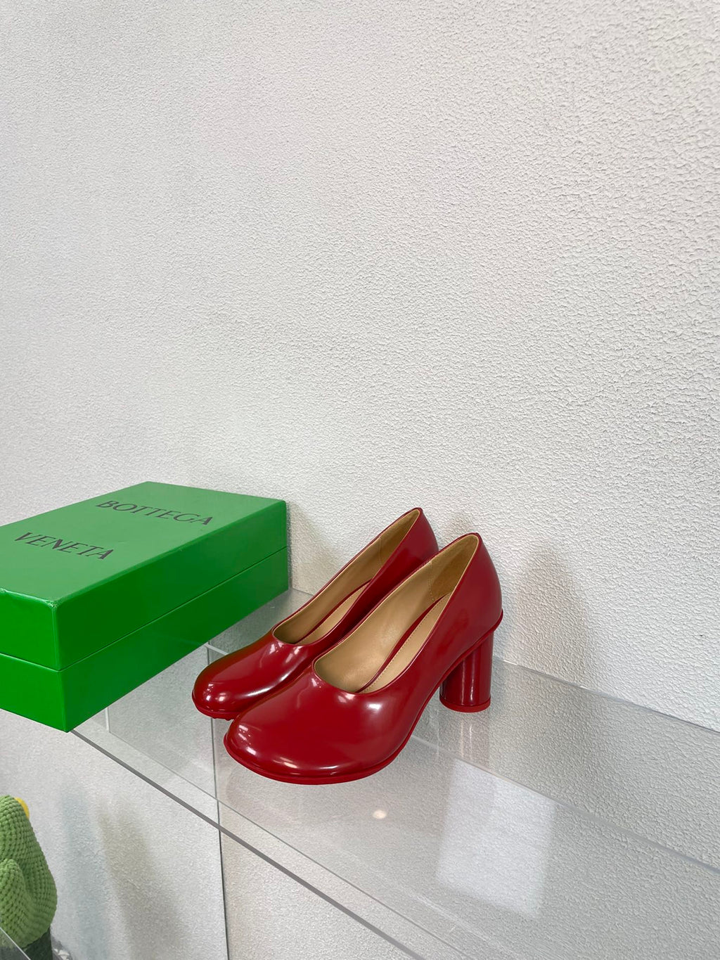 BOTTEGA VENETA ATOMIC HIGH PUMP 9 CM IN RUBY RED CALFSKIN