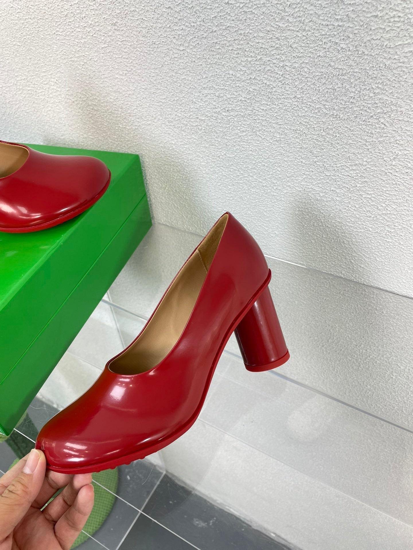 BOTTEGA VENETA ATOMIC HIGH PUMP 9 CM IN RUBY RED CALFSKIN