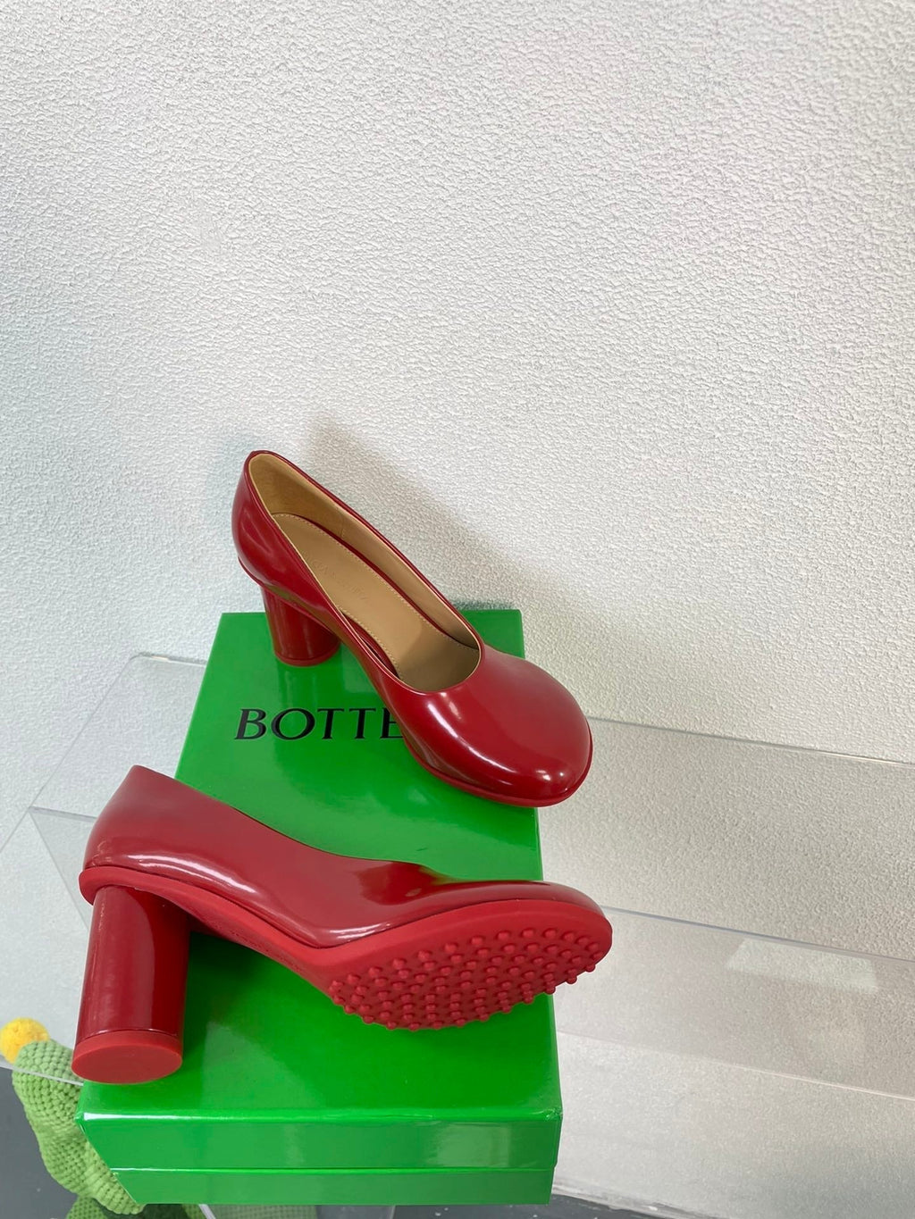 BOTTEGA VENETA ATOMIC HIGH PUMP 9 CM IN RUBY RED CALFSKIN