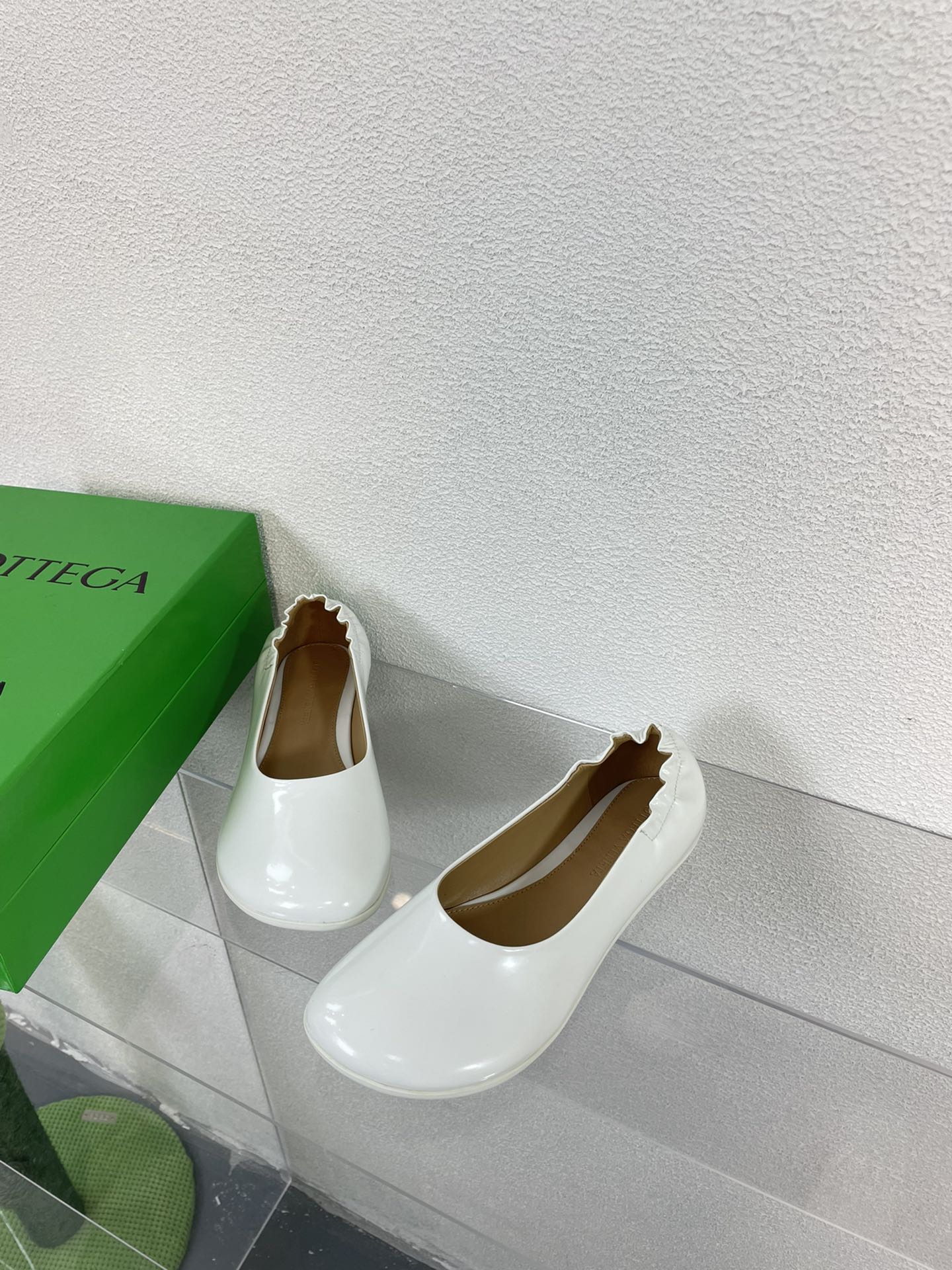 BOTTEGA VENETA ATOMIC BALLERINA FLAT IN WHITE CALFSKIN