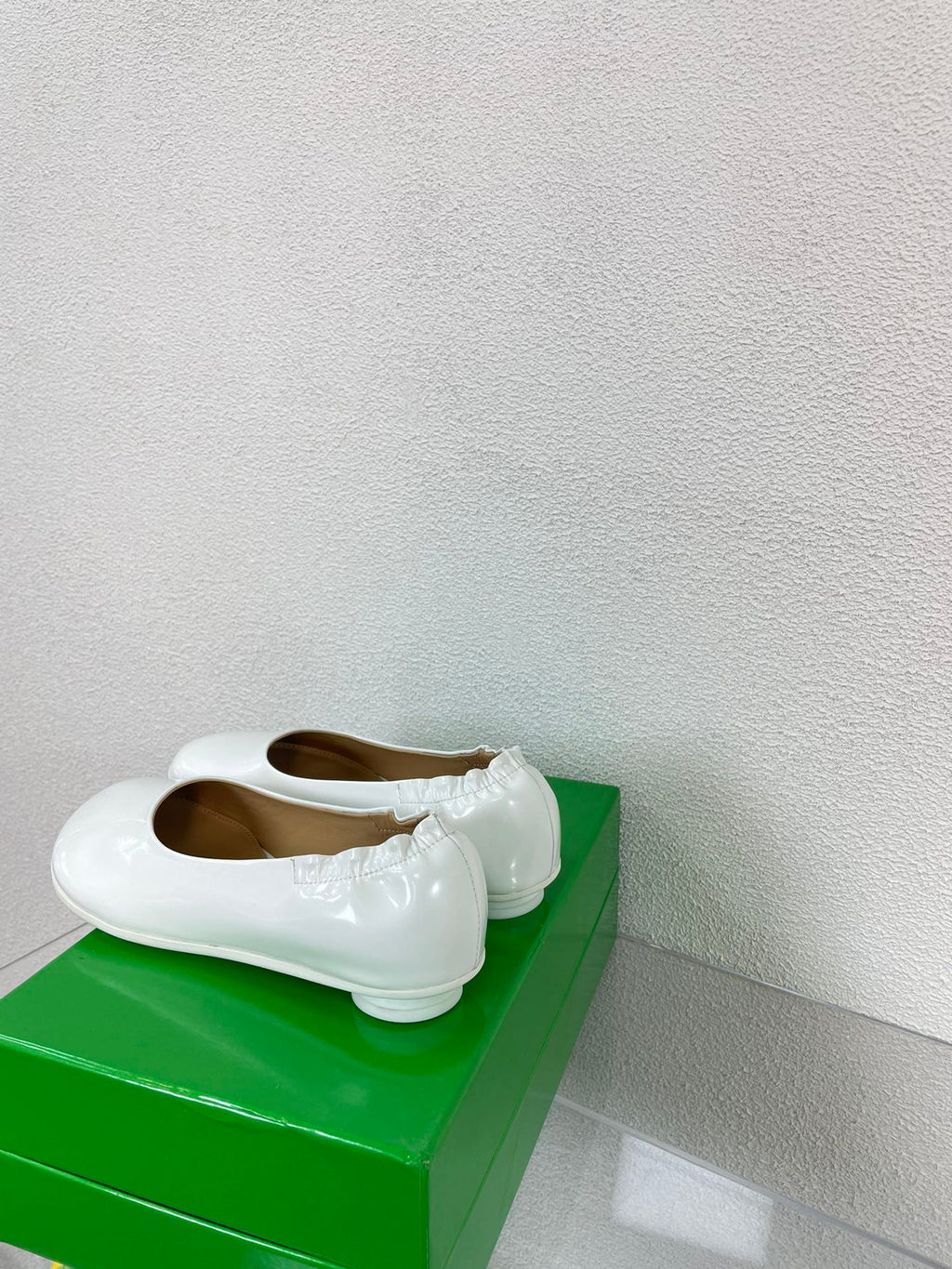 BOTTEGA VENETA ATOMIC BALLERINA FLAT IN WHITE CALFSKIN