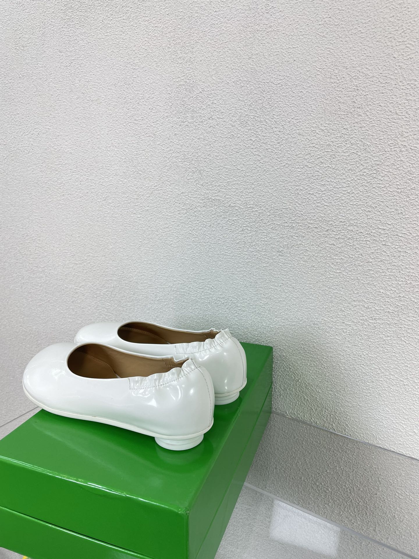 BOTTEGA VENETA ATOMIC BALLERINA FLAT IN WHITE CALFSKIN