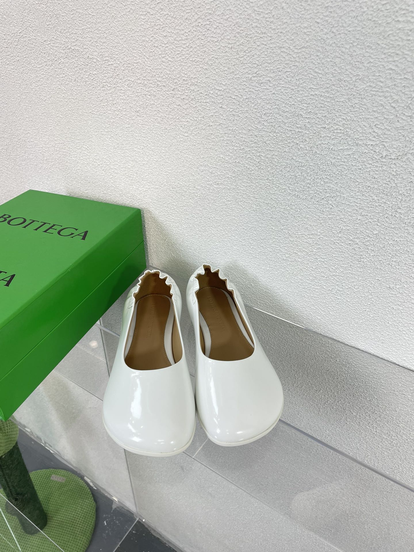 BOTTEGA VENETA ATOMIC BALLERINA FLAT IN WHITE CALFSKIN