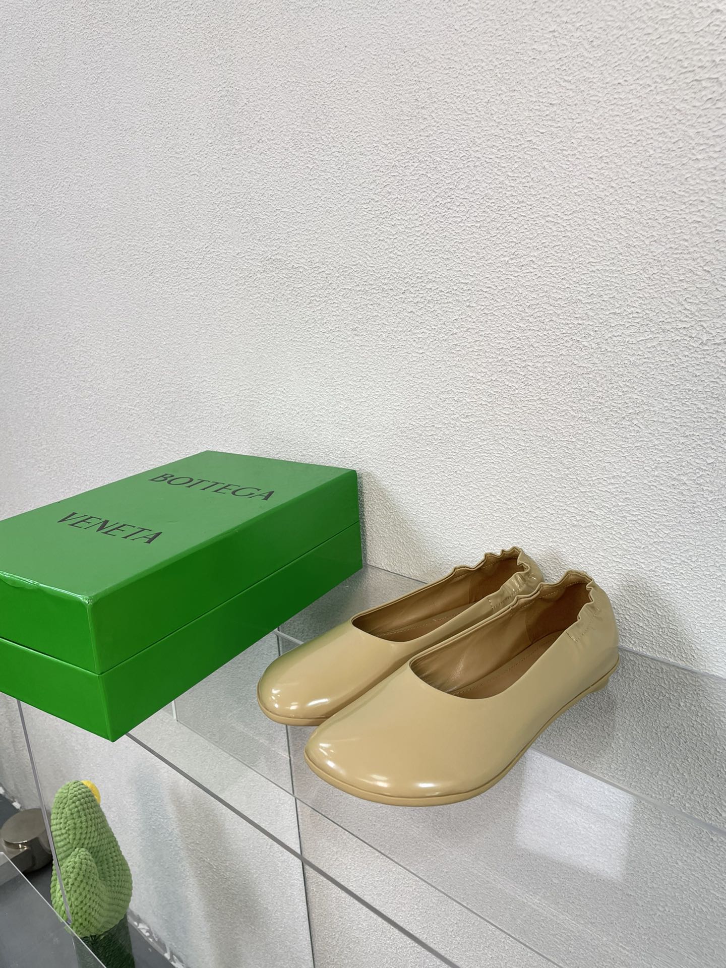 BOTTEGA VENETA ATOMIC BALLERINA FLAT IN BISQUE BEIGE CALFSKIN