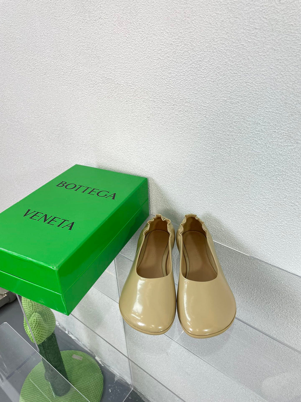 BOTTEGA VENETA ATOMIC BALLERINA FLAT IN BISQUE BEIGE CALFSKIN