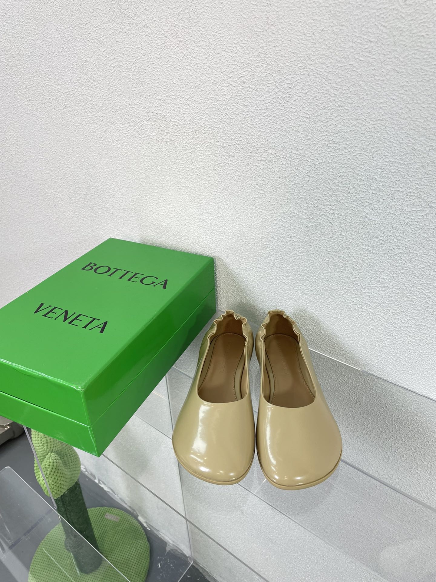 BOTTEGA VENETA ATOMIC BALLERINA FLAT IN BISQUE BEIGE CALFSKIN