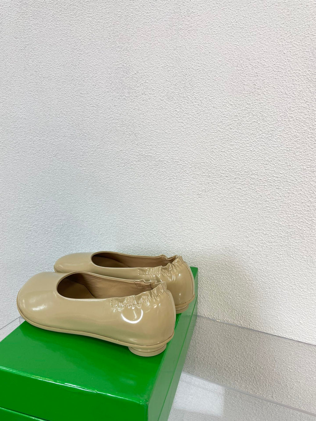 BOTTEGA VENETA ATOMIC BALLERINA FLAT IN BISQUE BEIGE CALFSKIN