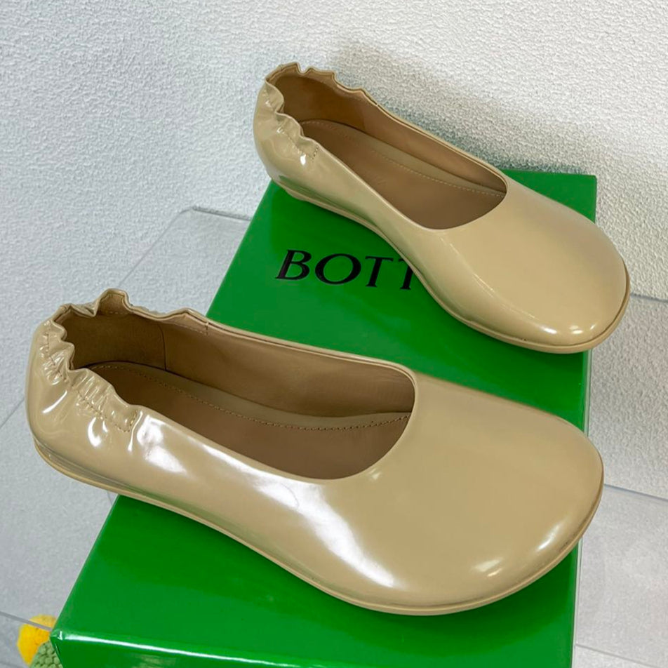 BOTTEGA VENETA ATOMIC BALLERINA FLAT IN BISQUE BEIGE CALFSKIN