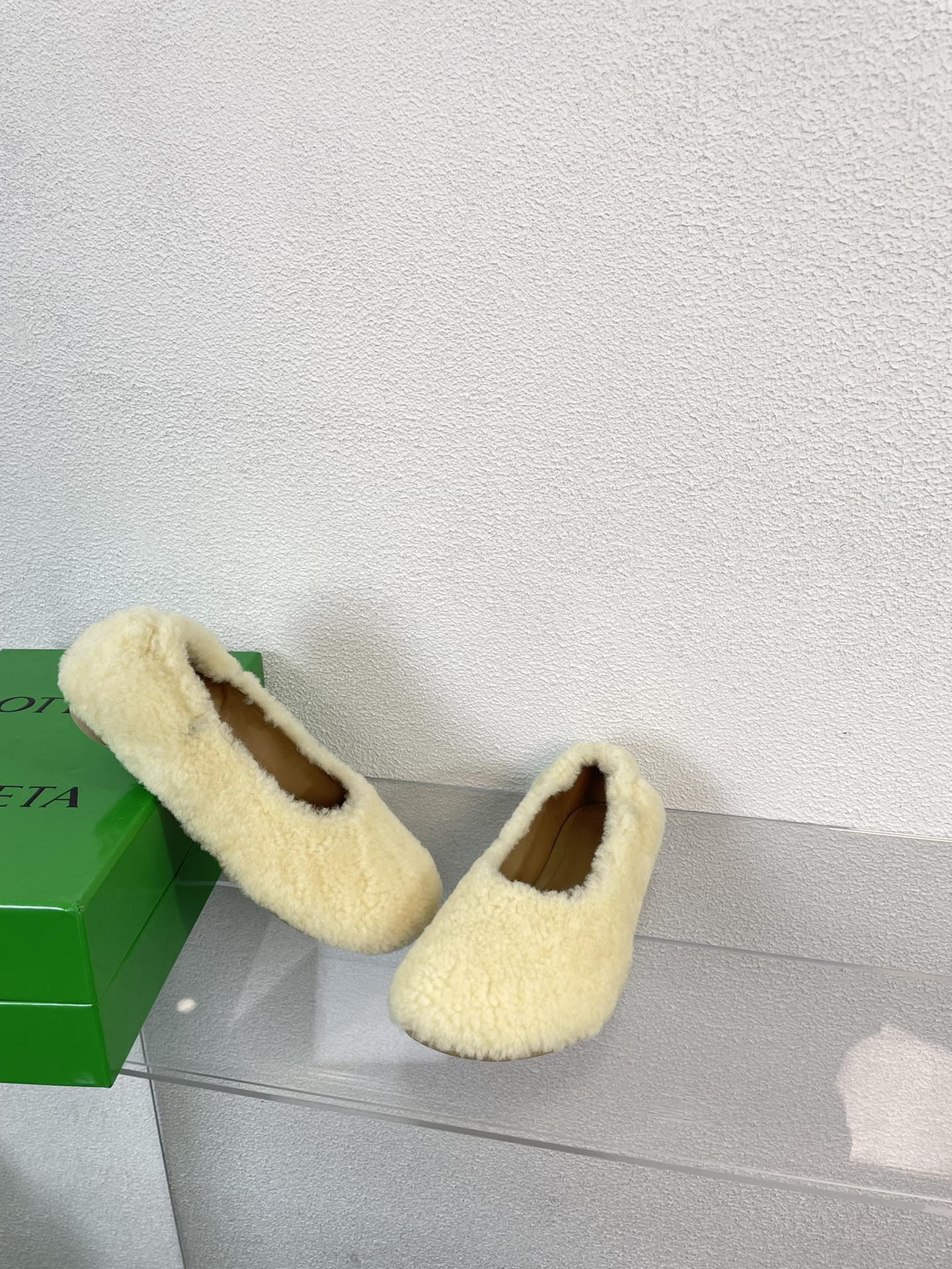 BOTTEGA VENETA ATOMIC SHEARLING BALLERINA FLATS LIGHT YELLOW