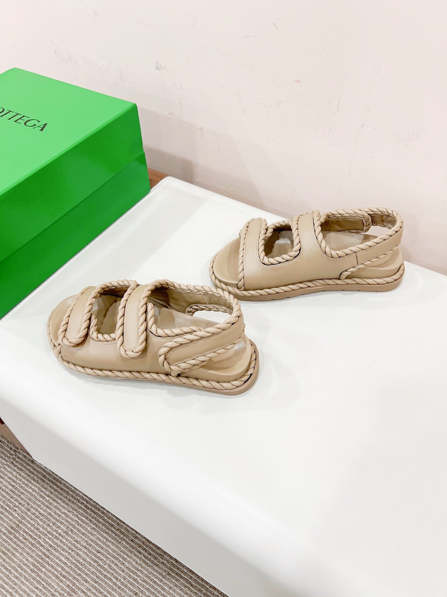 BOTTEGA VENETA REFINED DAD SANDAL IN TUSCAN BEIGE LAMBSKIN