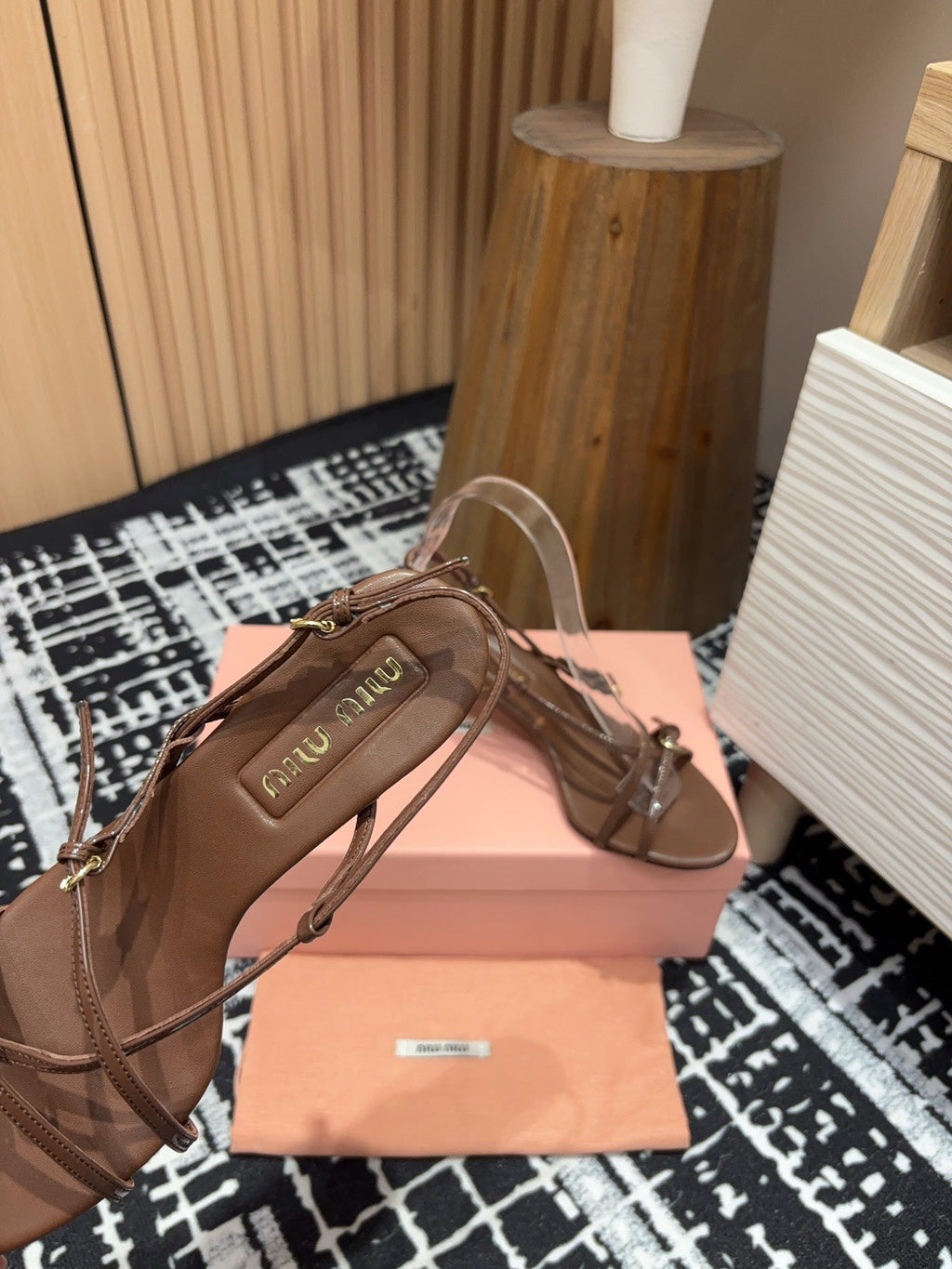 STRAP HIGH HEEL SANDALS IN CHOCOLATE SHINY LAMBSKIN