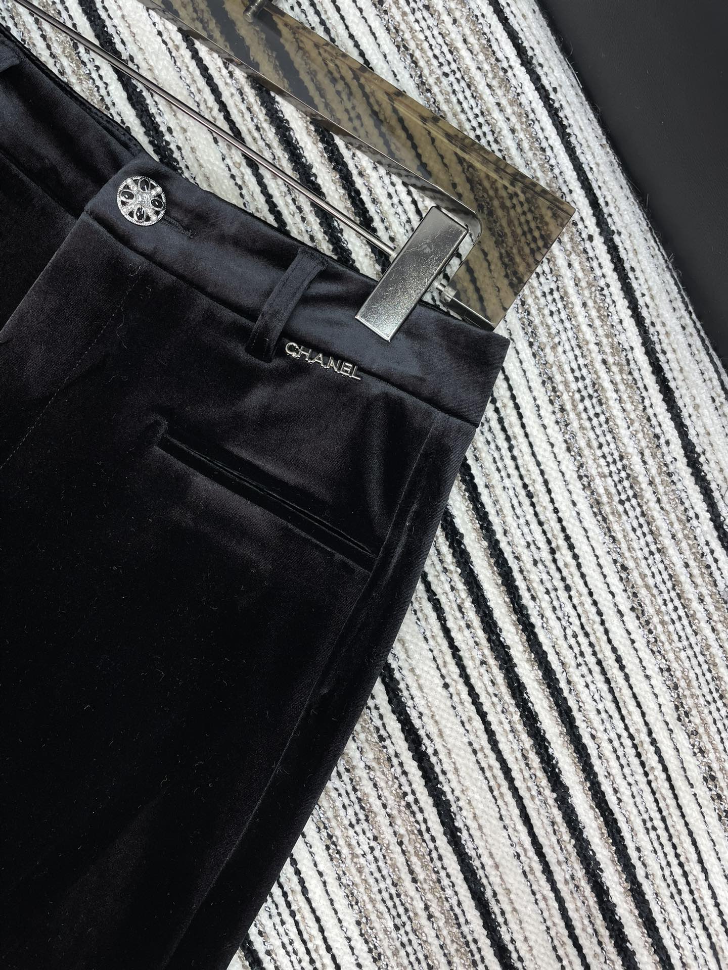 CHANEL 25S STRAIGHT-LEG VELVET PANTS 445