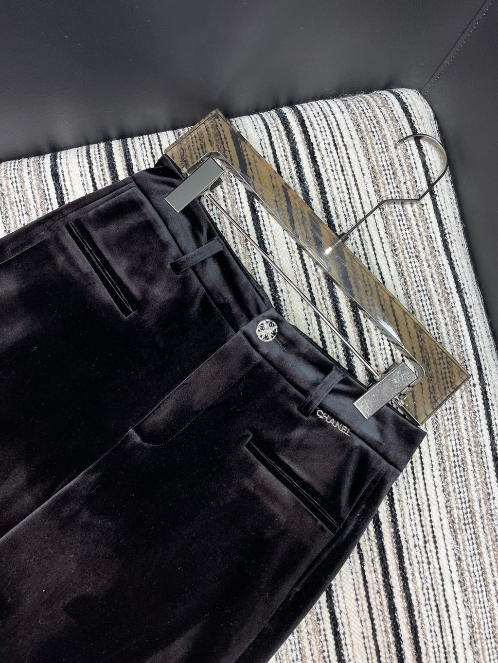 CHANEL 25S STRAIGHT-LEG VELVET PANTS 445