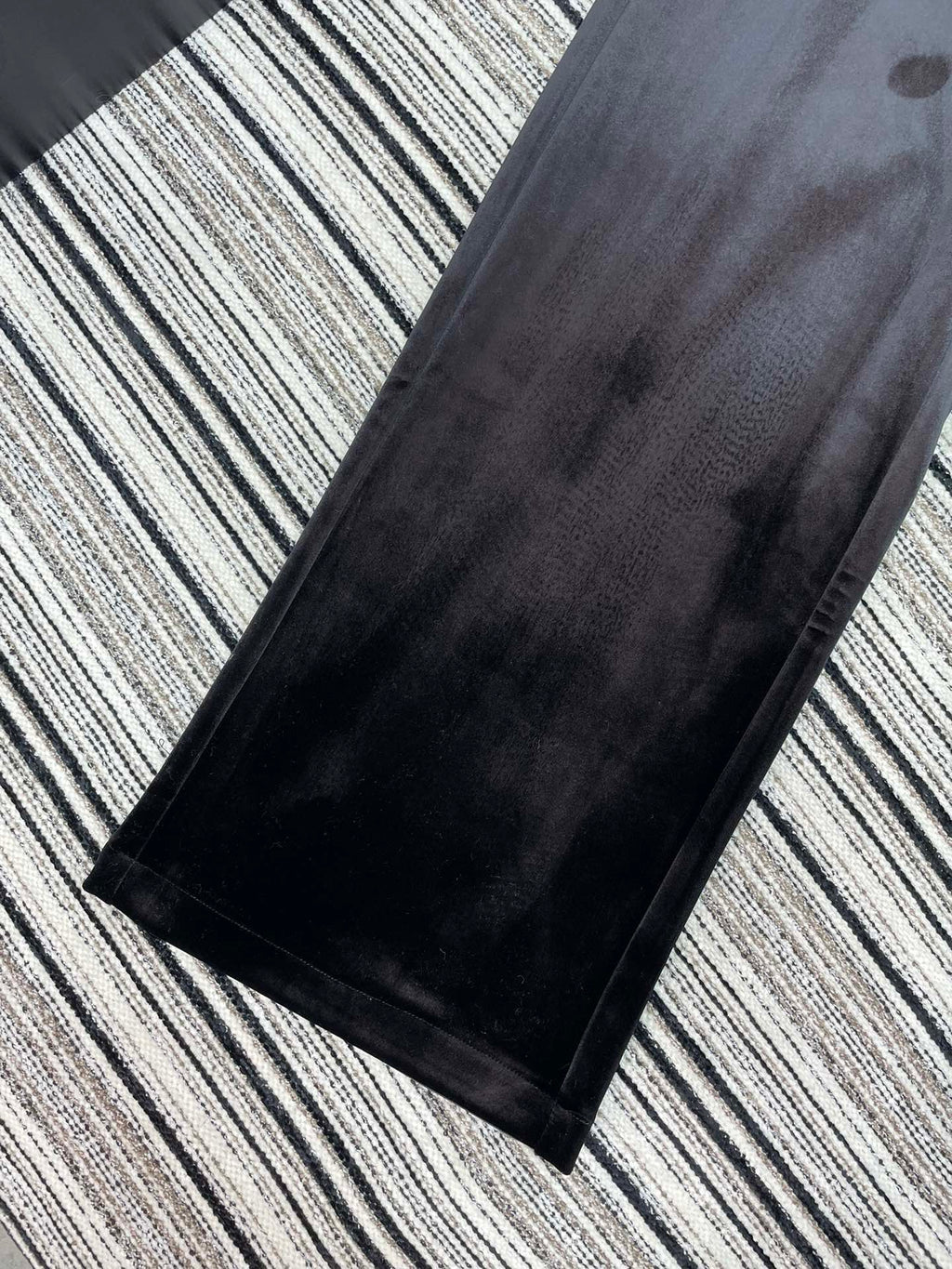 CHANEL 25S STRAIGHT-LEG VELVET PANTS 445