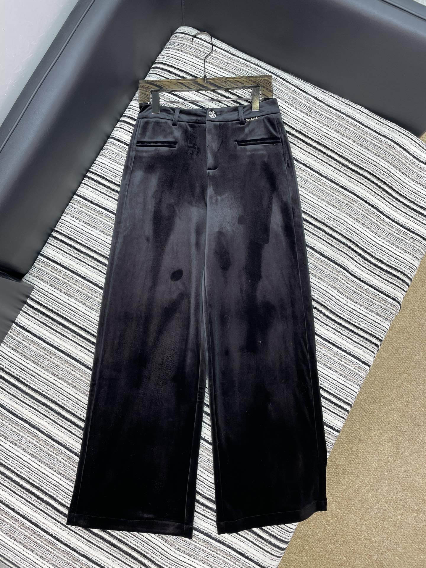 CHANEL 25S STRAIGHT-LEG VELVET PANTS 445