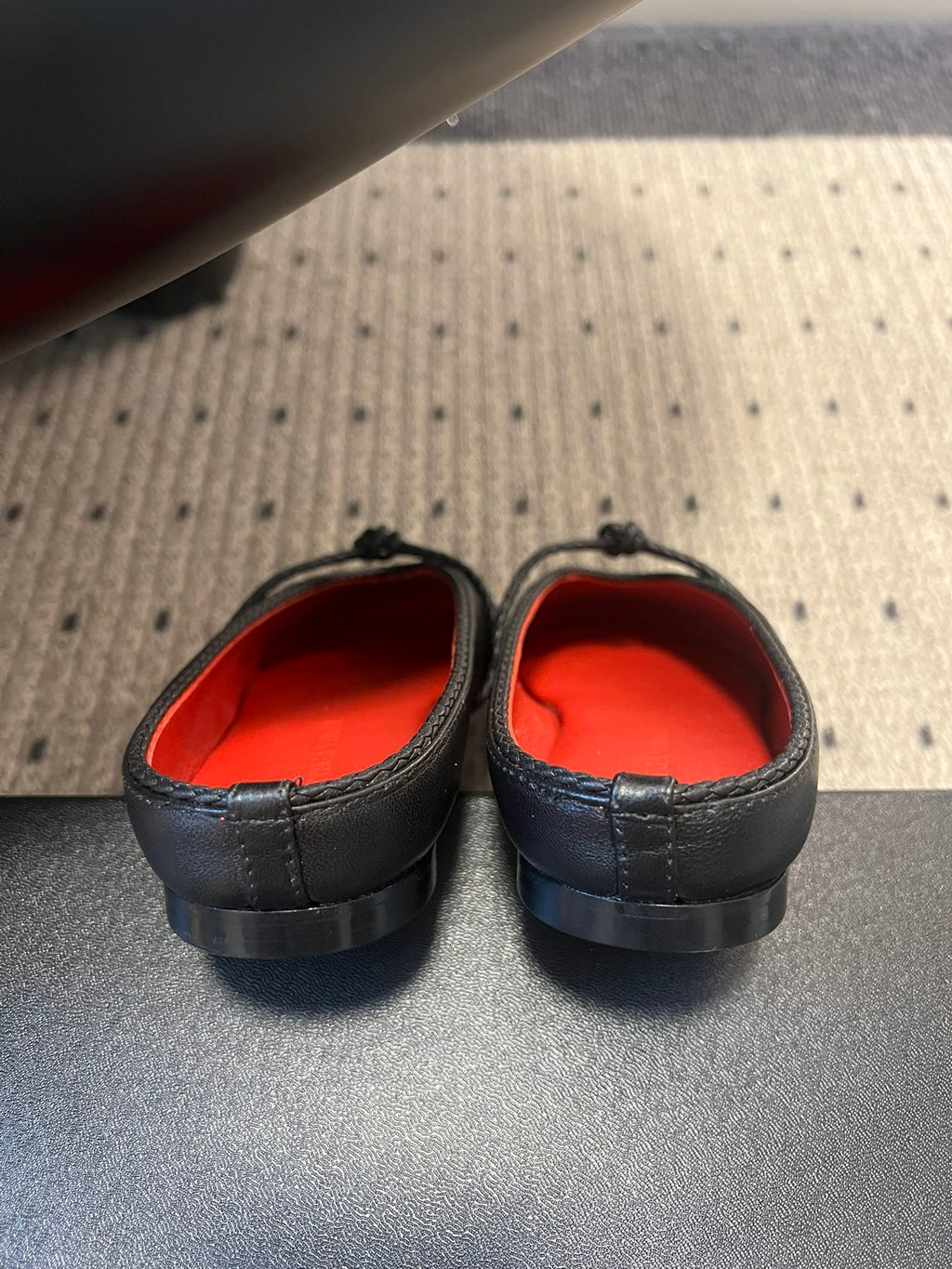 BOTTEGA VENETA 26S FLAT MULES IN BLACK LAMBSKIN