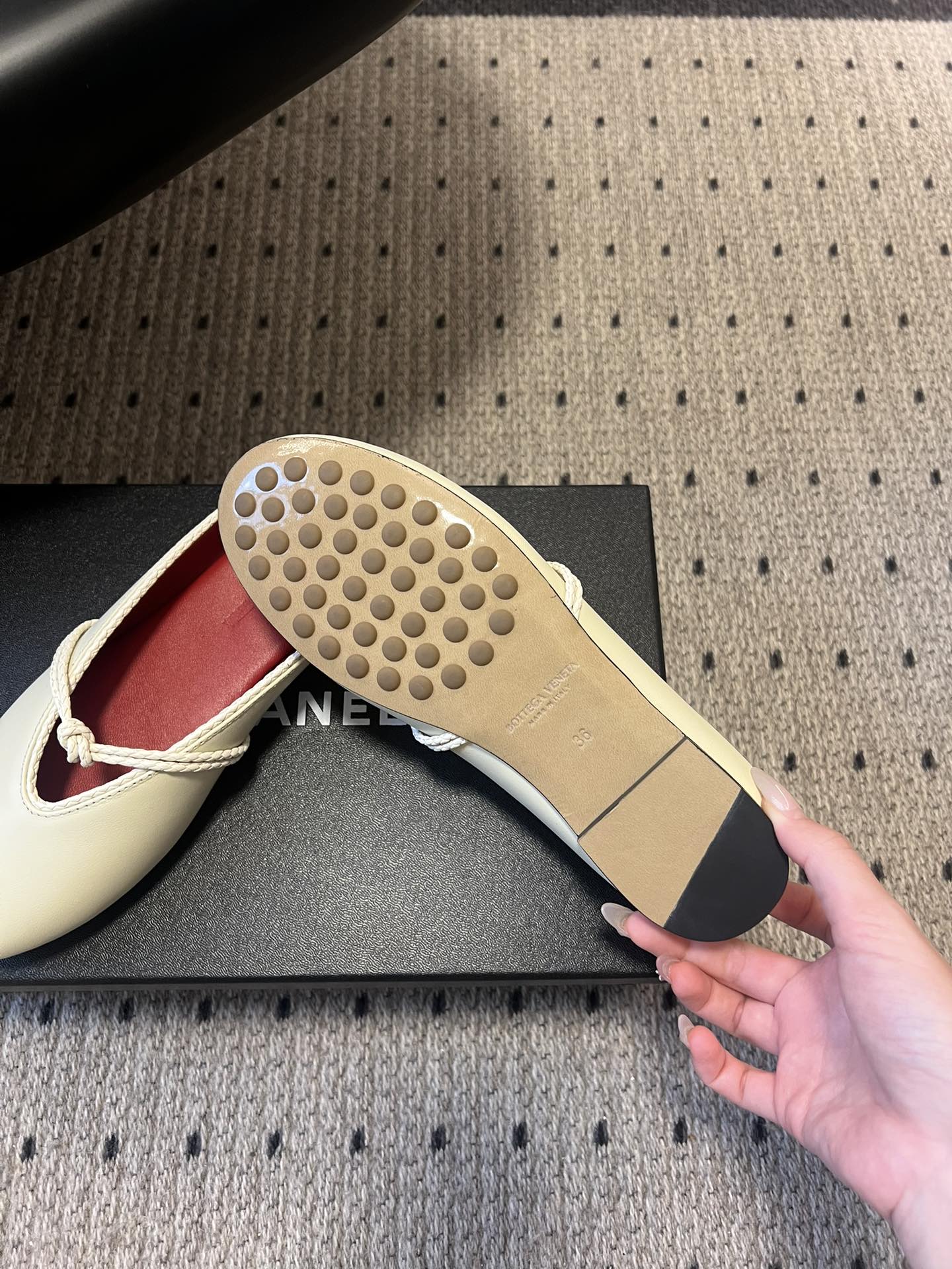 BOTTEGA VENETA 26S FLAT MULES IN CREAM WHITE LAMBSKIN