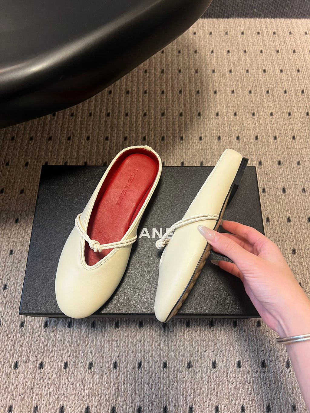 BOTTEGA VENETA 26S FLAT MULES IN CREAM WHITE LAMBSKIN