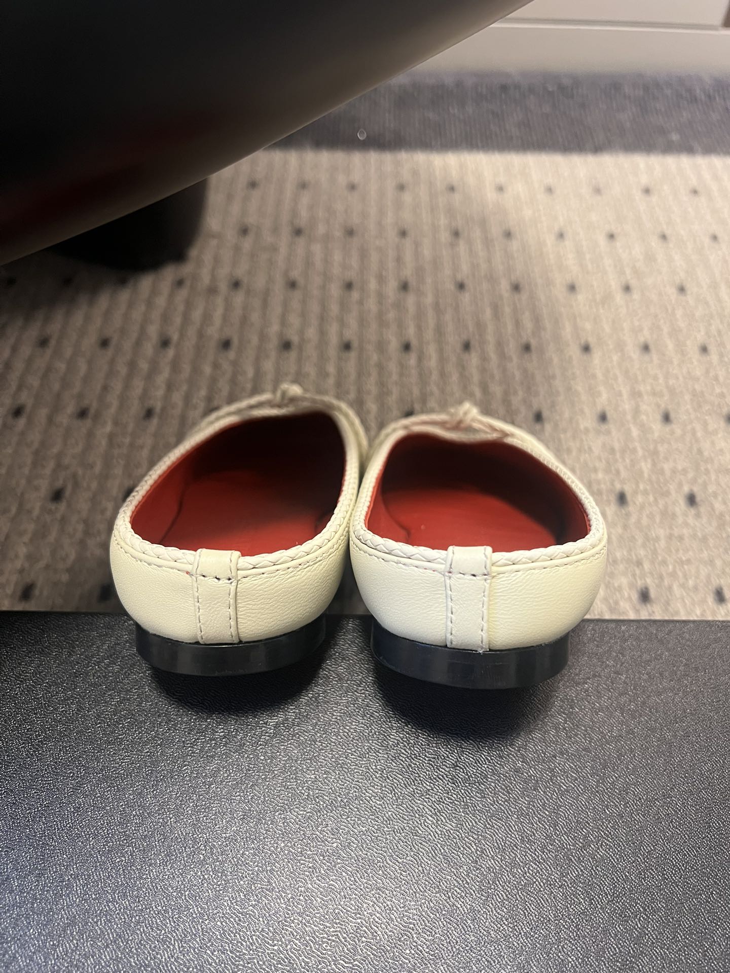 BOTTEGA VENETA 26S FLAT MULES IN CREAM WHITE LAMBSKIN