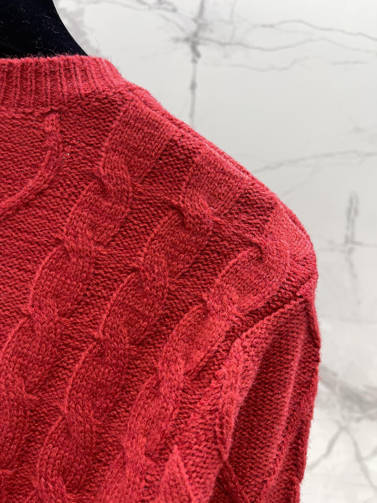 CHANEL 26S LONG-SLEEVE CREWNECK SWEATER 666
