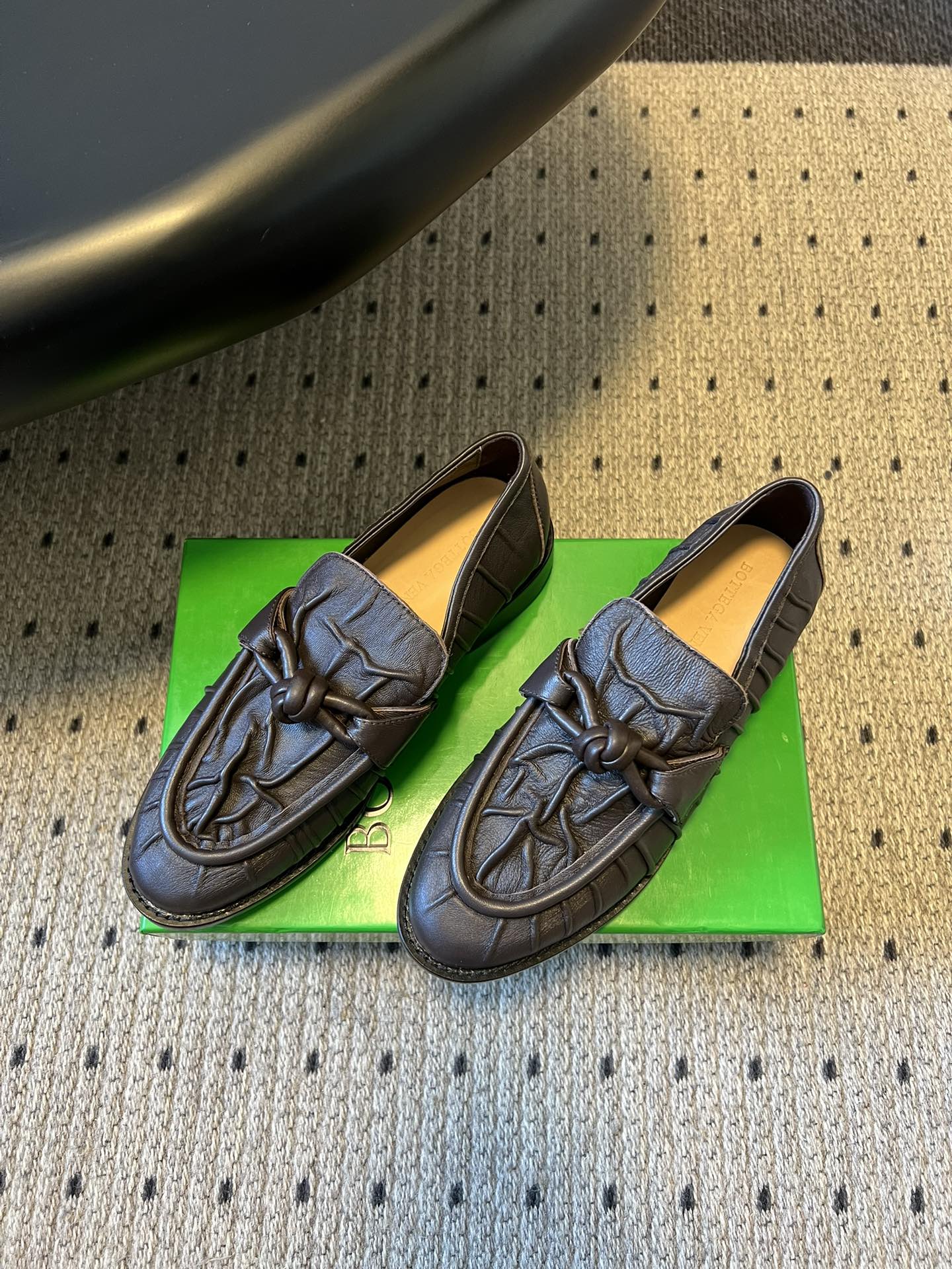 BOTTEGA VENETA 26S LOAFERS IN CHOCOLATE BROWN LAMBSKIN