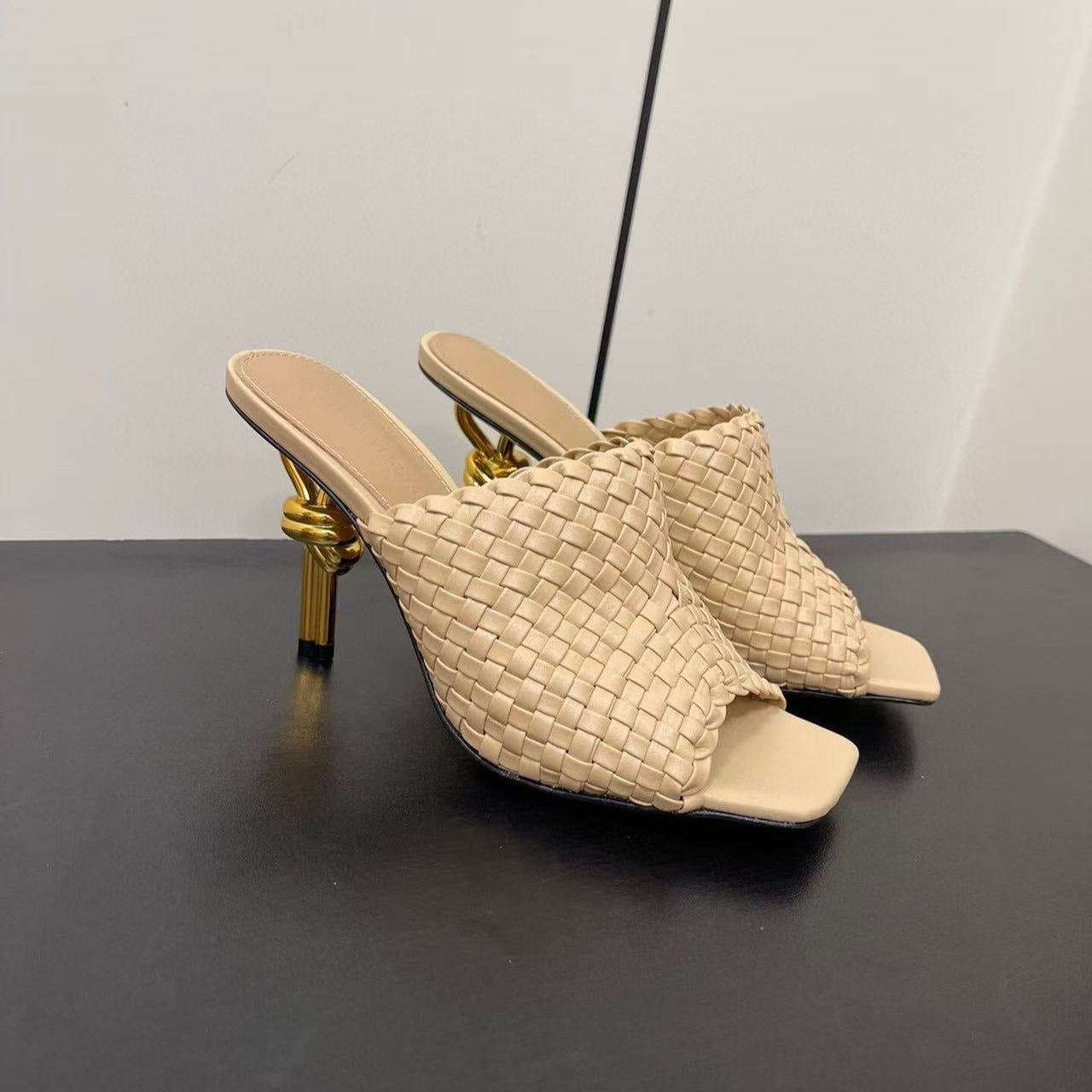 BOTTEGA VENETA LIDO MULES IN BEIGE INTRECCIO REFLECTIVE LEATHER