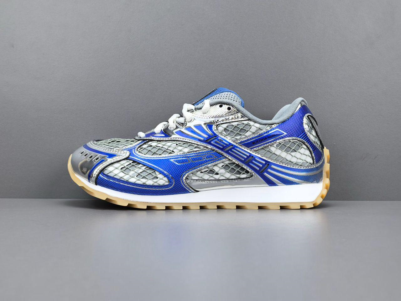 BOTTEGA VENETA SNEAKERS IN SILVER AND BLUE MESH