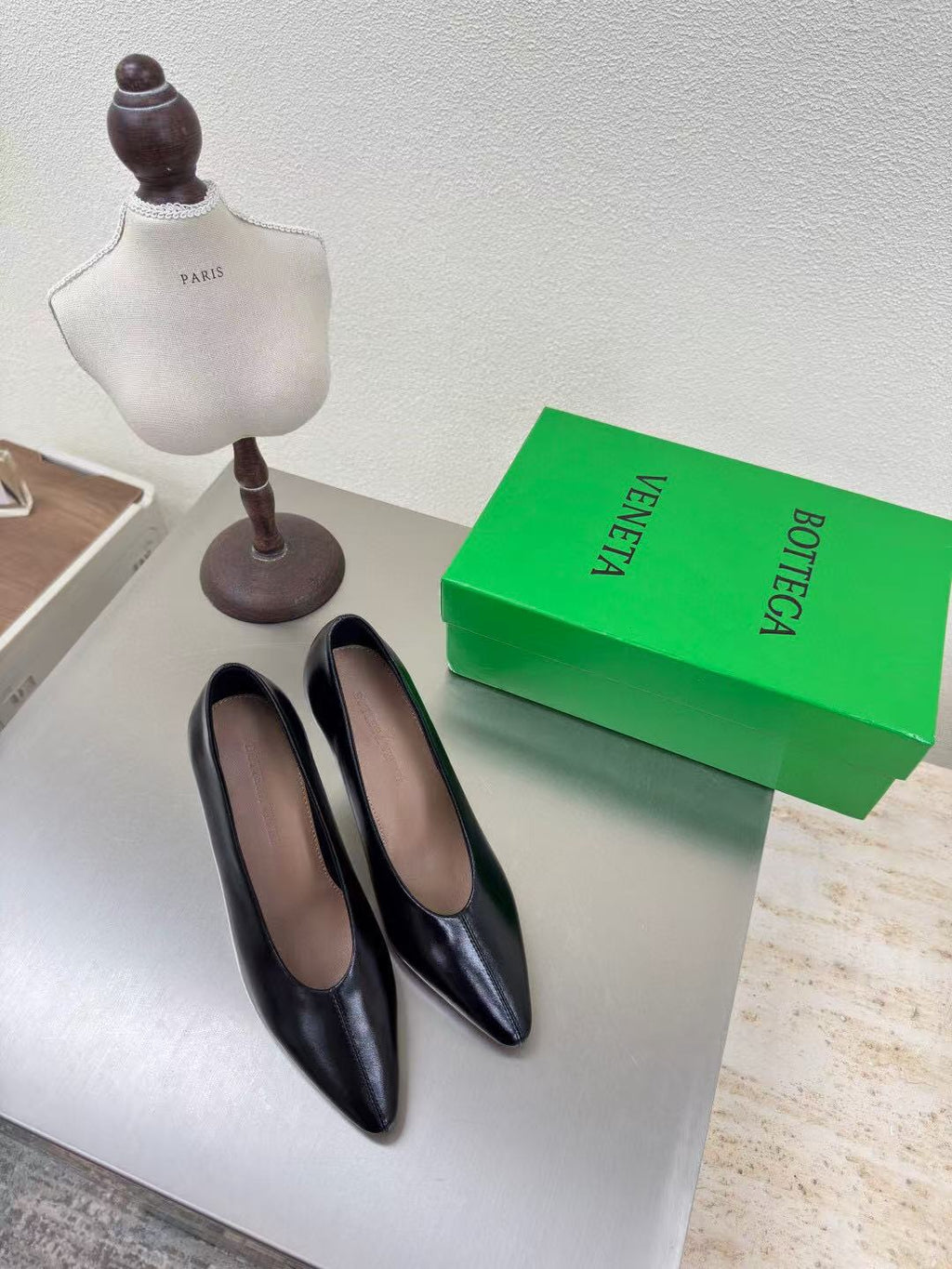 BOTTEGA VENETA HIGH PUMP IN BLACK SHINY CALFSKIN