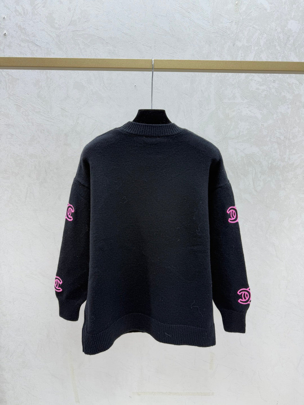 CHANEL 25S LONG-SLEEVE ROUND-NECK SWEATER 527