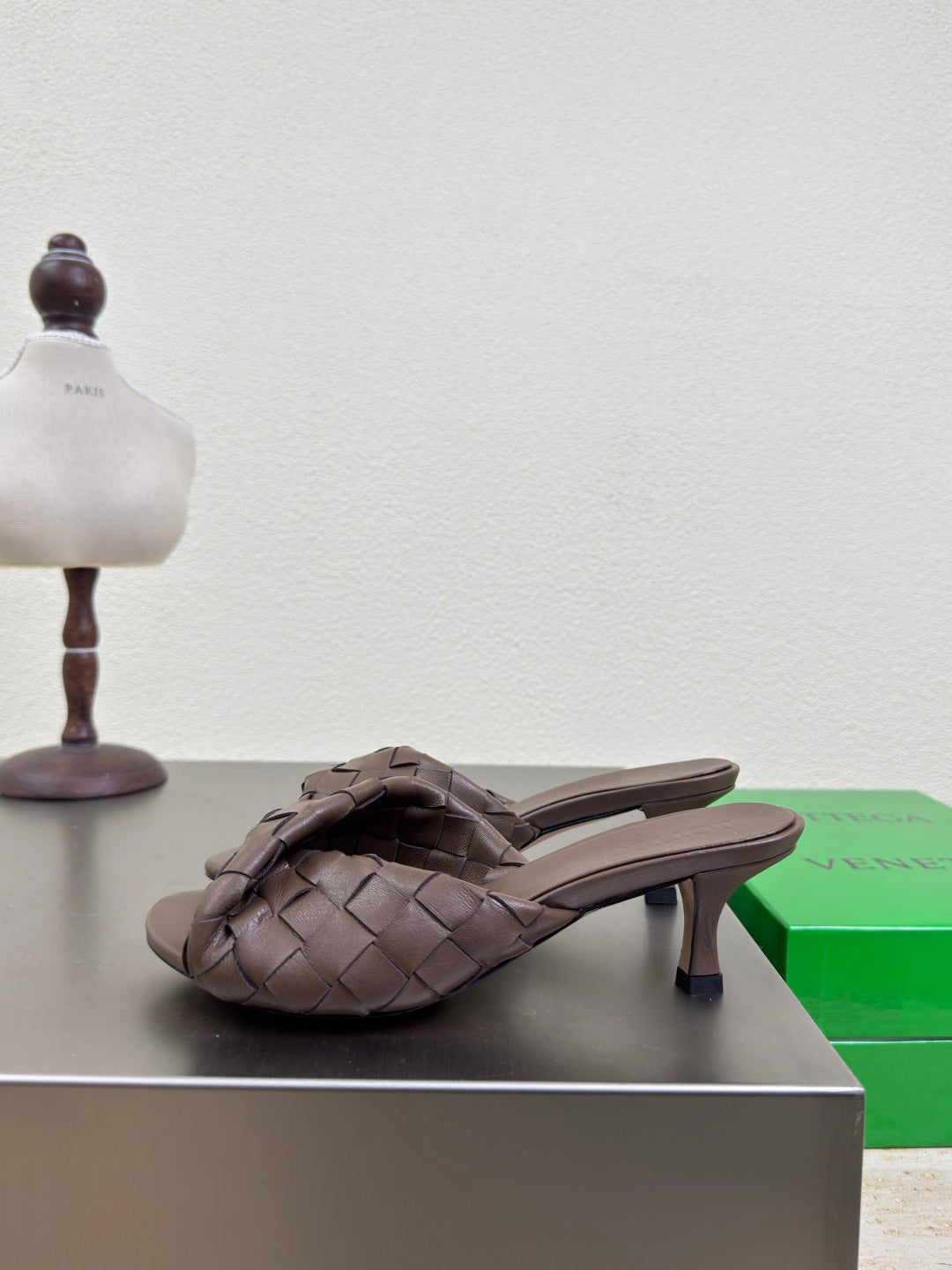 BOTTEGA VENETA BLINK HIGH 5 CM MULE IN CAROB BROWN INTRECCIATO LEATHER