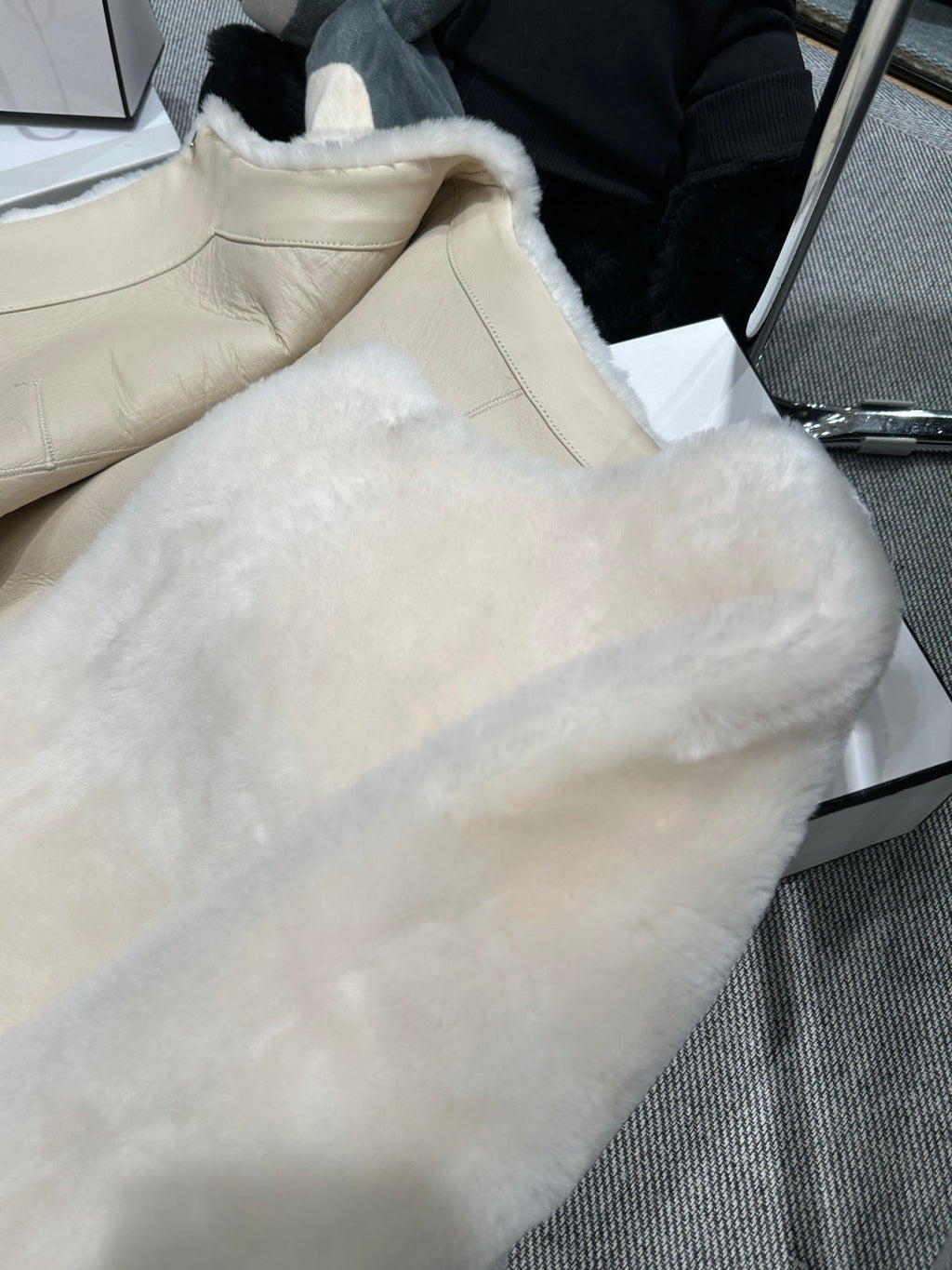 CHANEL 25S SHEEP FUR COAT 506